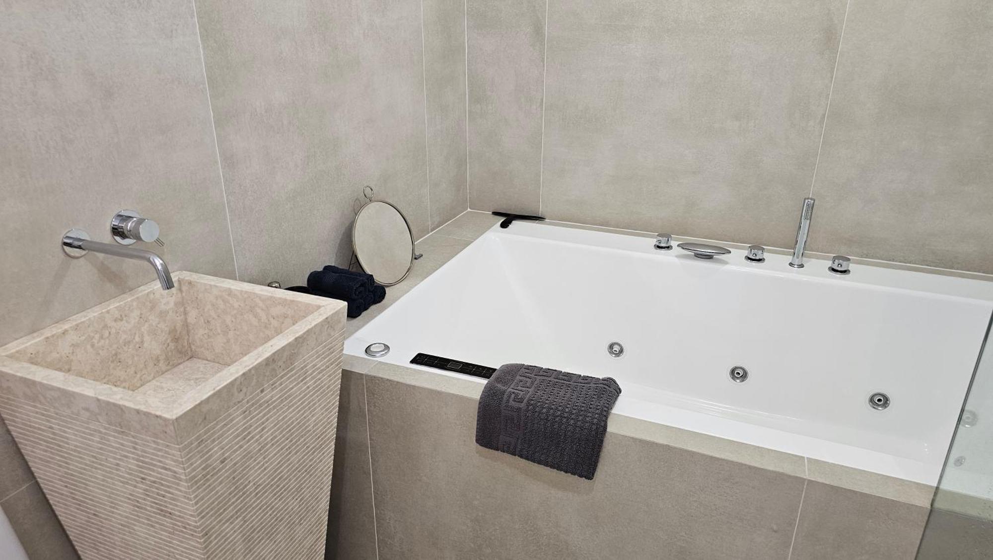 Oasis Jacuzzi Retreat Lägenhet Marbella Exteriör bild