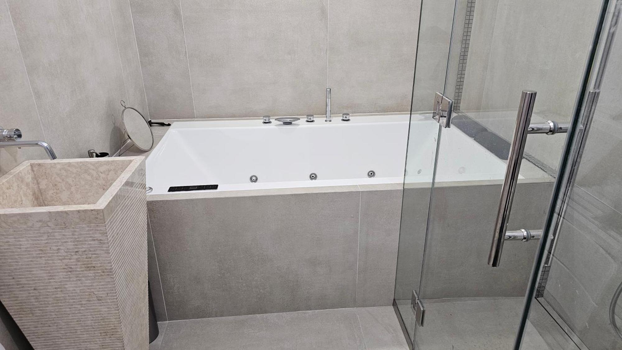 Oasis Jacuzzi Retreat Lägenhet Marbella Exteriör bild